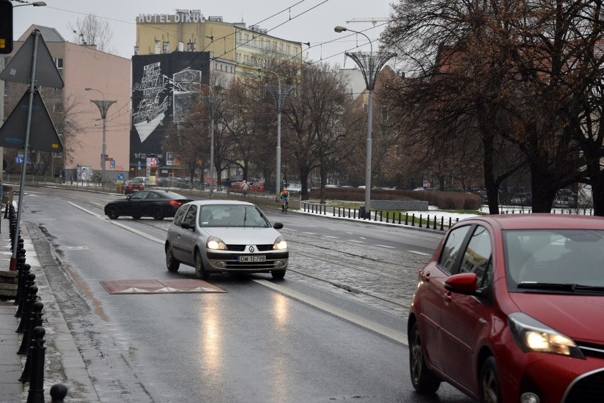 Progi mają służyć rowerzystom. Na razie denerwują kierowców