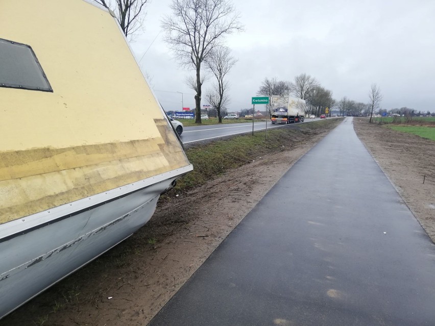 W piątkowy poranek na drogach w regionie panują trudne...