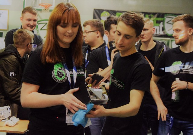 Rybnik: W Zespole Szkół Technicznych w sobotę, 17 marca, odbywały się walki robotów w ramach turnieju Robotic Tournament. W tym roku odbywała się jubileuszowa, 10 edycja imprezy