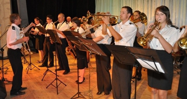 W trakcie koncertu wystąpiła orkiestra dęta działająca przy Samorządowym Centrum Kultury.