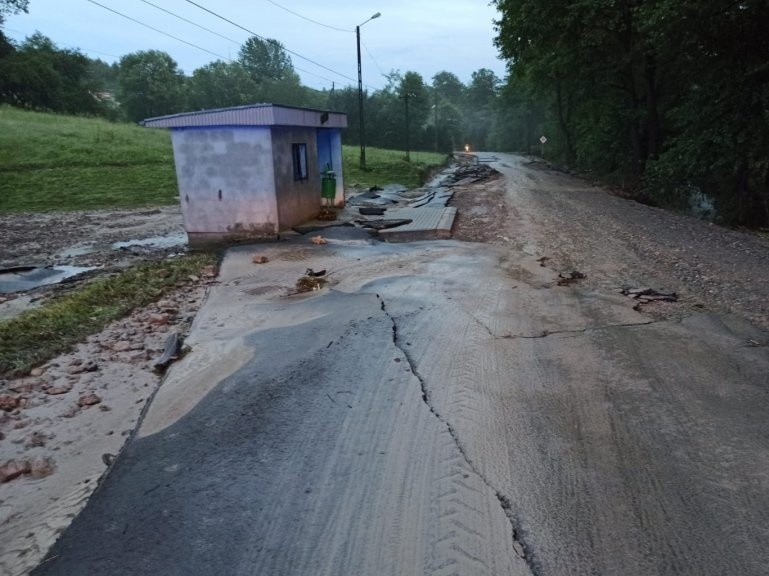 Jak informuje policja w Łańcucie, ze względu na zerwane...