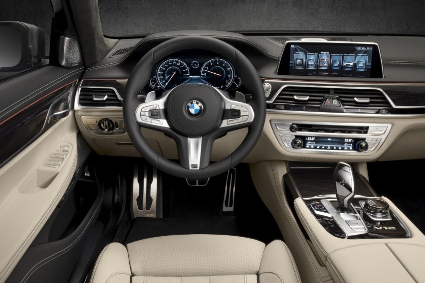 BMW M760Li xDrive...