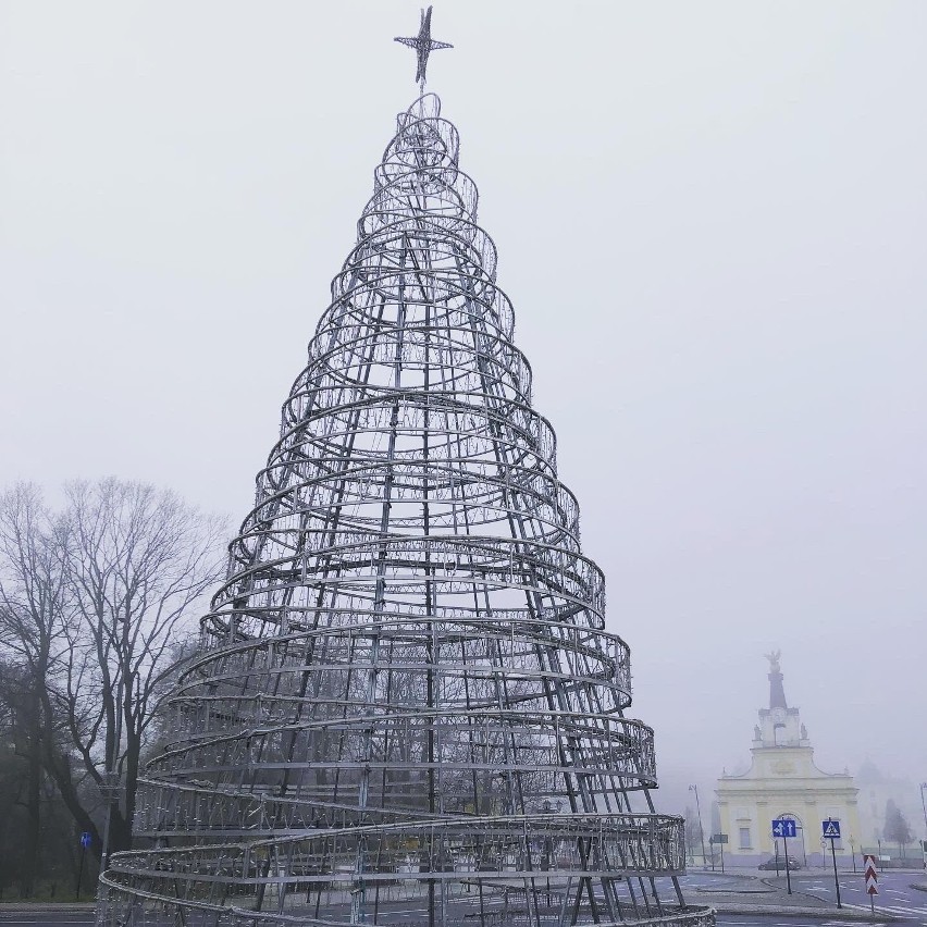 Białystok szykuje się na Boże Narodzenie. Świąteczne oświetlenie czeka na sygnał (zdjęcia)