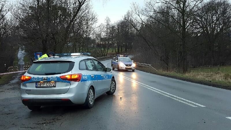 Śmiertelny wypadek w Bażanowicach: W Wigilię zginął 27-letni kierowca. Wpadł w poślizg i uderzył w inny samochód