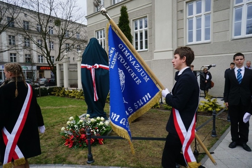 Pomnik ks. Piotrowskiego w końcu stanął przy szkole przy ul....