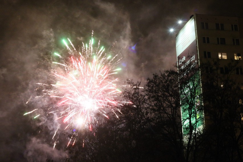 Sylwester w Lublinie. Tak mieszkańcy przywitali 2019 rok. Zobacz zdjęcia i wideo