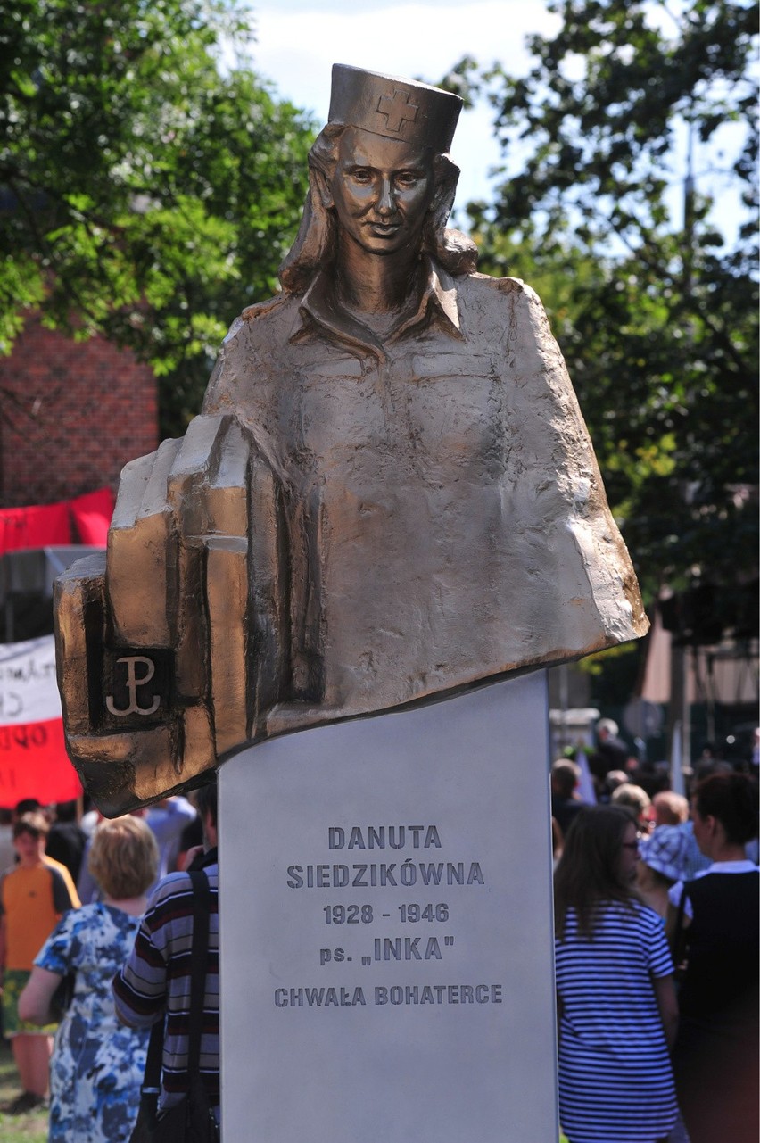 Pomnik "Inki" odsłonięto w Gdańsku 30 sierpnia 2015r.