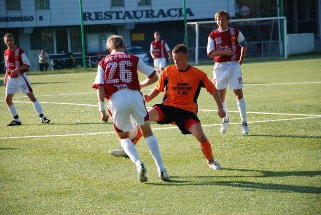 Fragment meczu pierwszej rundy pucharu pomiędzy Rodziną Kielce, a Nidzianką Bieliny.