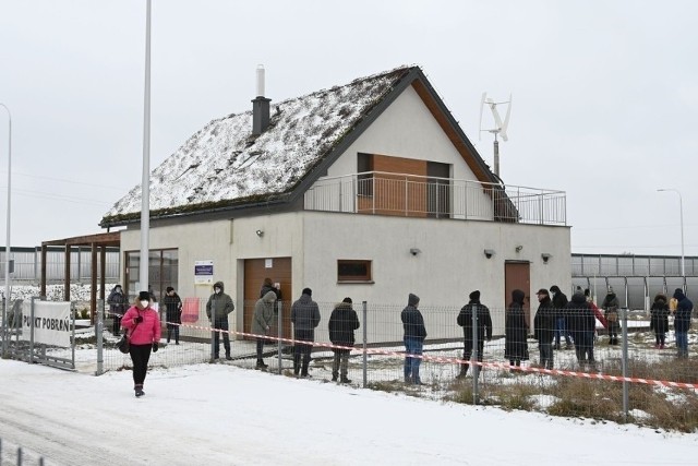 Placówka uczestniczy w ogólnopolskim badaniu rzetelności szybkich testów na koronawirusa. Wyniki testów wykonywanych ze śliny porównywane są z wynikami badań typu Real-Time RT-PCR z nosogardzieli przeprowadzanych od ponad niemal dwóch lat w Podzamczu. Dzięki temu można ocenić ich skuteczność oraz poziom komfortu dla pacjentów.