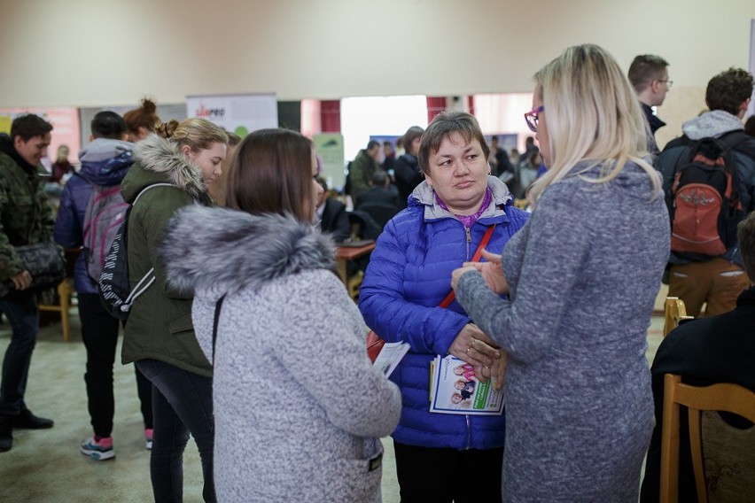 Tarnów. Mikołajkowe Targi Pracy w OHP[ZDJĘCIA]