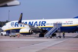 Ryanair przedłuża zawieszenie lotów z Polski. Na liście 23 trasy