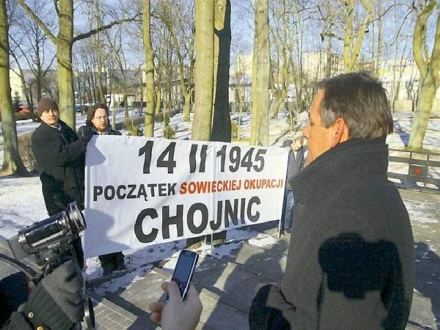 14 lutego tego roku "Arcana Historii" protestowały przed cmentarzem przeciwko fałszowaniu historii
