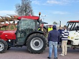 Rolnicy wyjechali na drogi powiatu opatowskiego. Utrudnienia były w Lipniku. To sprzeciw wobec Unii Europejskiej