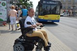 Tarnów. Niepełnosprawny Przemek do autobusu na wózku nie wjedzie. MPK nie pozwala