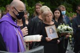 Zabił 16-letnią Karolinę przed domem w Dzierzgowie. Morderstwo z chorej miłości. Tragedia pogrążyła w żałobie całą wieś