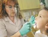 W Świdnicy ruszyła akcja lakowania zębów u dzieci