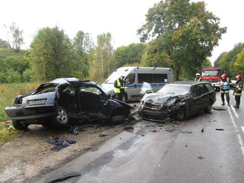 Poważny wypadek w Przywidzu. Zderzyły się trzy samochody. Jedna osoba nie żyje