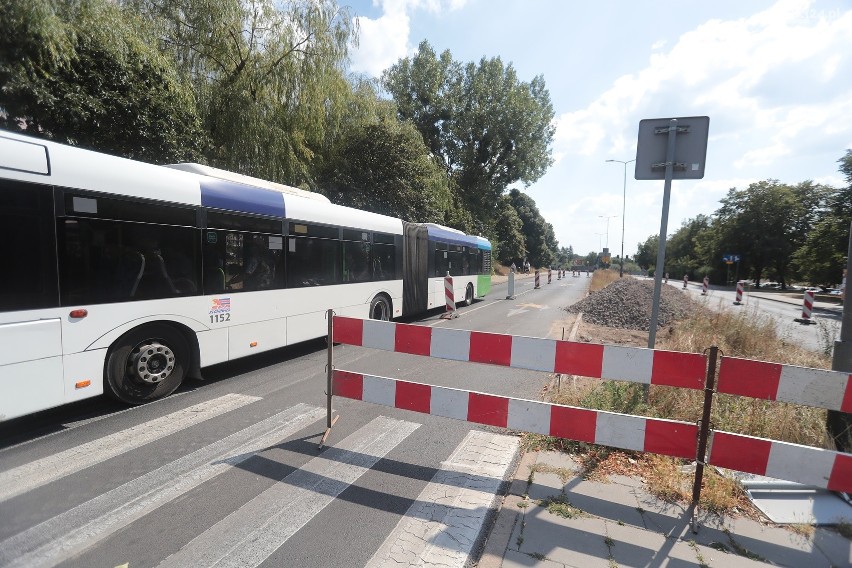 Szczecin: Nowa organizacja ruchu na Santockiej. Rozpoczął się remont ulicy 