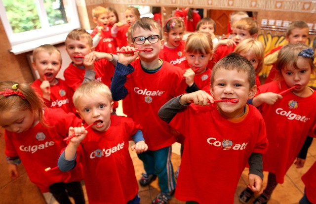 Przedszkolaki pobiły dzisiaj rekord Guinnessa w myciu zębów.