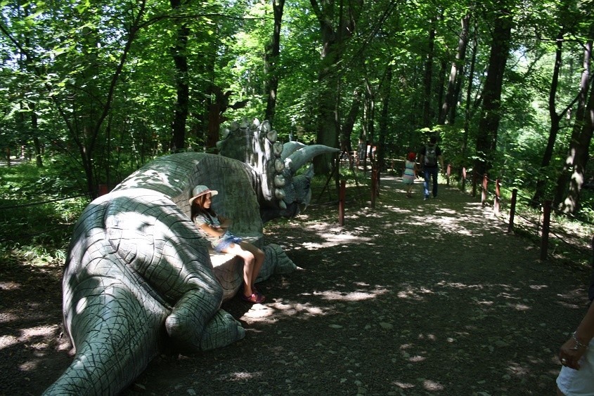 Zatorland w Zatorze pełen jest dinozaurów. Teraz można będzie zobaczyć je też nocą