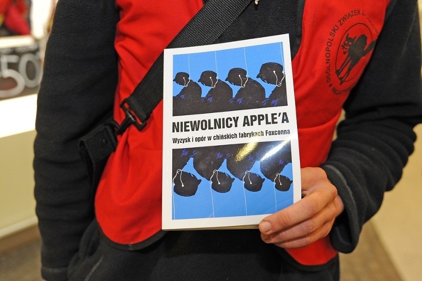 Protest przeciwko wyzyskowi pod sklepem Apple w Poznaniu [ZDJĘCIA]