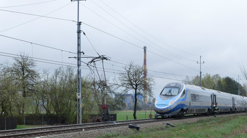 Zderzenie pendolino z ciężarówką pod Ozimkiem.