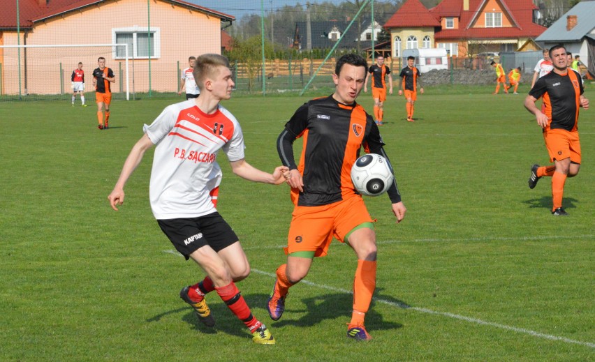 Słowianin Grębów (biało-czerwone stroje) - KP Zarzecze 2:1...