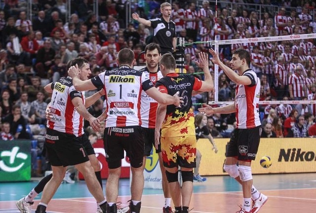 Asseco Resovia - Indykpol AZS Olsztyn 3:1Asseco Resovia we własnej hali pokonała Indykpol AZS Olsztyn 3:1.