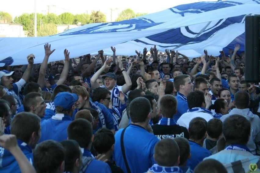 Kibice Lecha będą dopingować pod stadionem, tak jak rok temu...