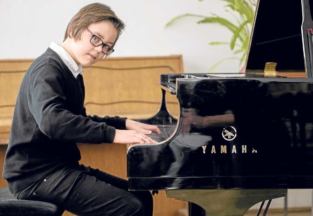 Uczniowie szkoły muzycznej biorą udział w wielu konkursach. Z ostatniego pianista Borys Szczykutowicz wrócił z nagrodą.