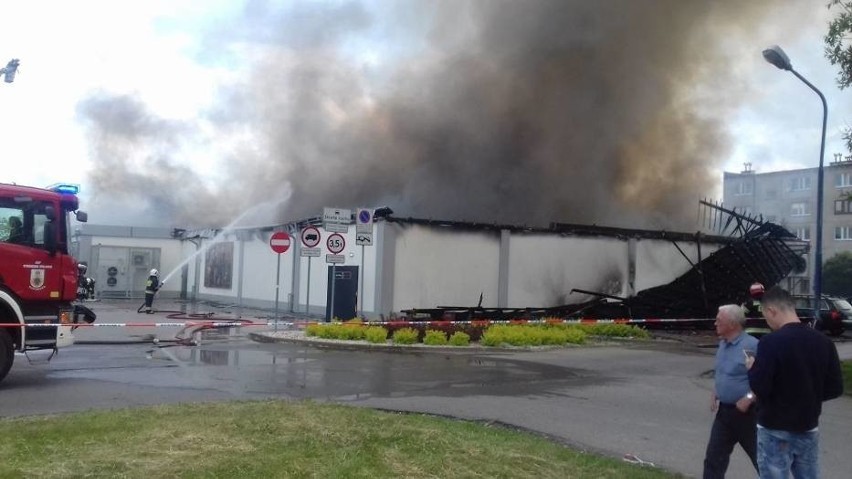 Pożar Lidla w Radomsku. Płonie niemiecki supermarket.