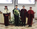 Profesor Michał Kleiber odebrał w Akademii WSB w Dąbrowie Górniczej tytuł doktora honoris causa