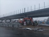 Kłopoty z budową  drogi DK 79 oraz wiaduktu w Byczynie. Na przeszkodzie stanęły szkody górnicze. Prace tymczasowo wstrzymano