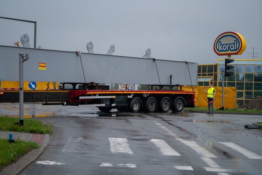 Nowy Sącz. Pierwsze elementy Mostu Heleńskiego już dotarły