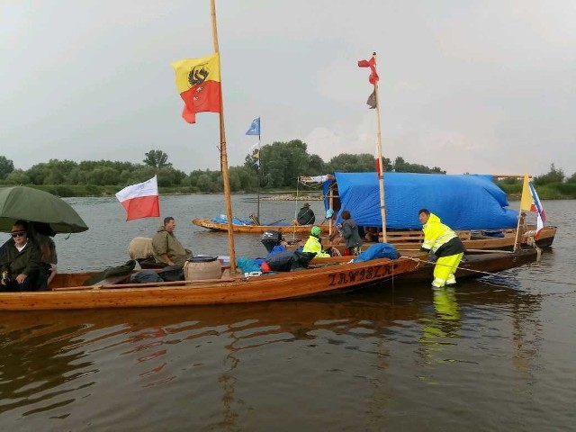 We wtorek, przed południem wodniacy zbliżali się do Kazimierza nad Wisłą.