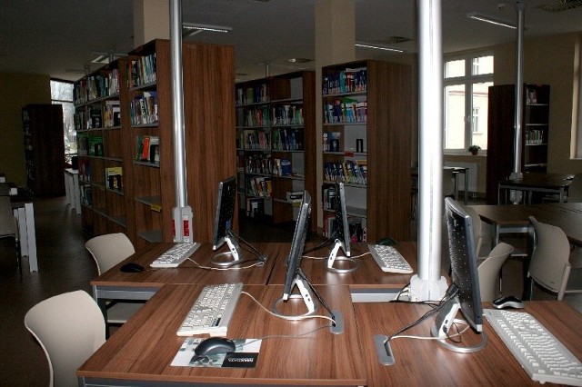 Biblioteka jaroslawskiej uczelni to również dobrze wyposażone centrum multimedialne