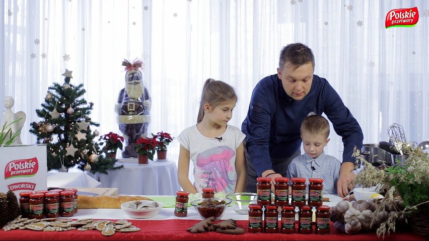 Śledź w pomidorach z nutą korzenną