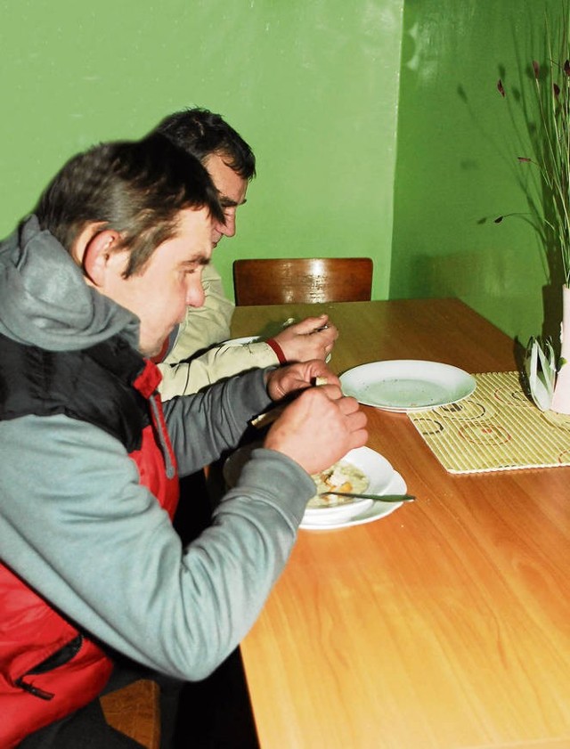 Ciepły posiłek w Caritas to dla wielu nowosądeckich bezdomnych jedyne danie w ciągu dnia i szansa, żeby się ogrzać