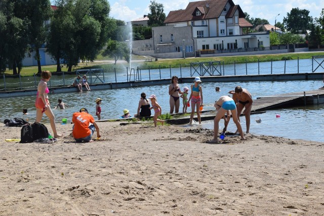 Niby Suwałki to biegun zimna, a mieszkańcy wygrzewają się nad Zalewem Arkadia w pełnym słońcu.