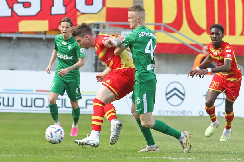 PKO Ekstraklasa. Jagiellonia Białystok pokonała Wartę Poznań. Białostoczanie pewni utrzymania. Drużyna Dawida Szulczka nie do poznania