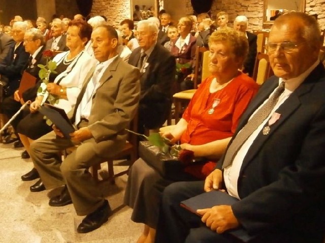 51 par z gminy Iwaniska, które w tym roku obchodziły 50-lecie małżeństwa, zostało udekorowane medalami.