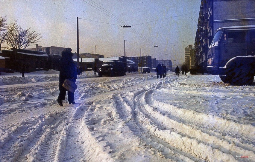Atak zimy we Wrocławiu na przełomie 1978 i 1979 roku. Ulica...