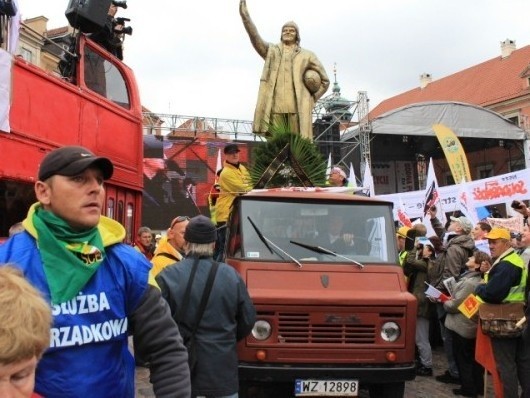 Podobizna Donalda Tuska zrobiła furorę podczas wrześniowych protestów Solidarności w Warszawie.