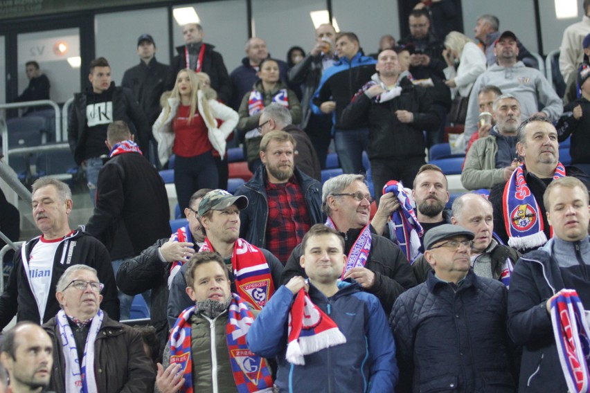 Górnik Zabrze - Śląsk Wrocław. Kibice odśpiewali hymn ZDJĘCIA KIBICÓW