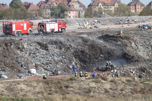 w sobotę na ulicę Podmiejską ponownie wezwano straż pożarną. Okazało się, że ogień - który gaszono przed tygodniem - nadal się tli.