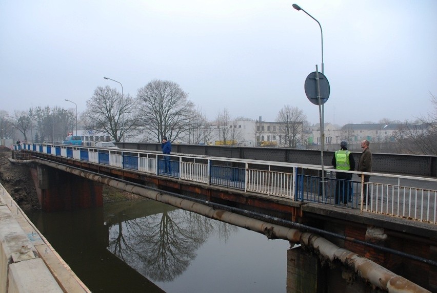 Stary most nad kanałem Odry.