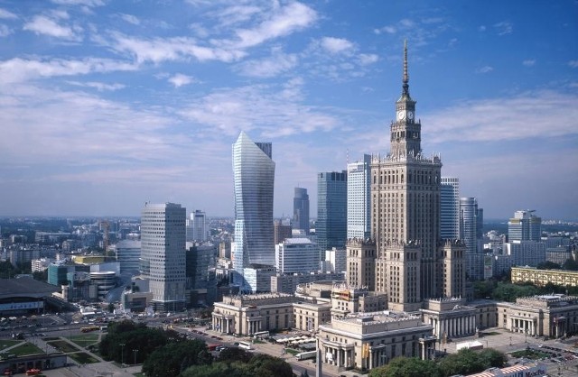 mieszkania w stolicyW Warszawie przeciętna roczna pensja wystarczy zaledwie na 2,5 mkw apartamentu.