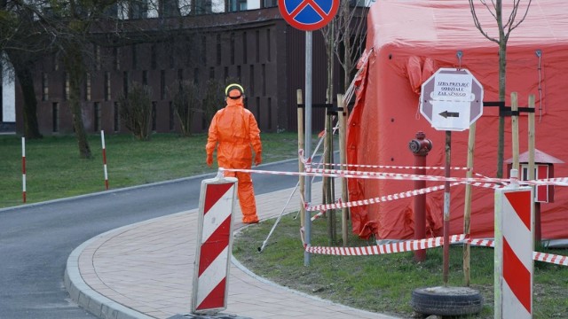 Wojewódzki Szpital Specjalistyczny Megrez w Tychach otrzymał 50 opasek, które będą monitorowały stan pacjentów chorych na COVID-19.