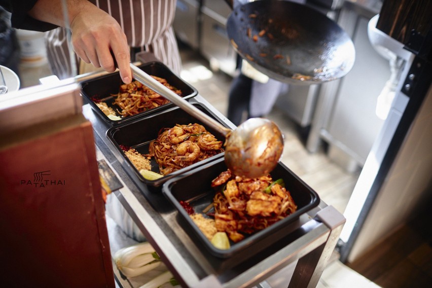 Od połowy października restauracja zatrudnia dodatkowych...