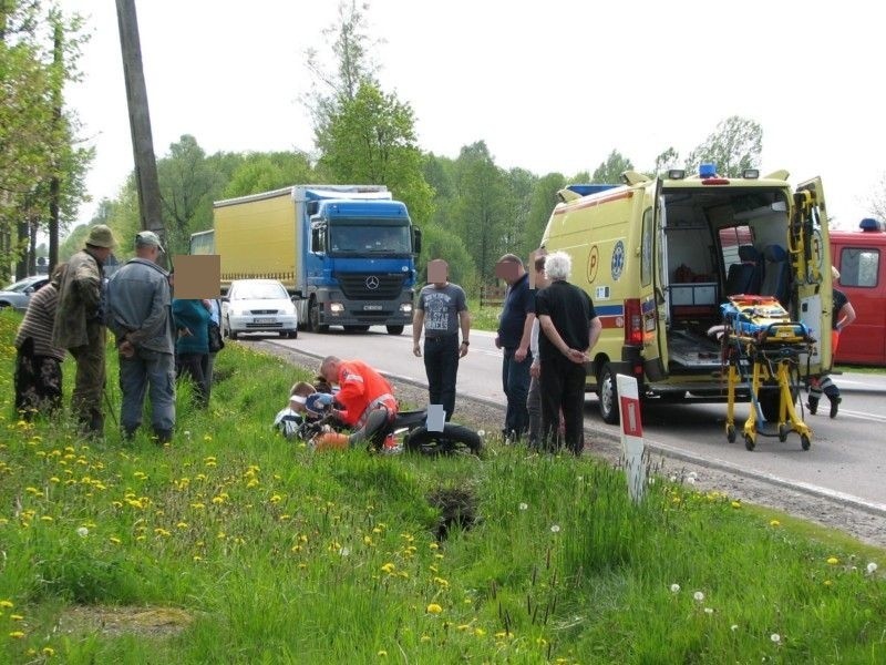 Nastoletni motocyklista został odwieziony do szpitala...